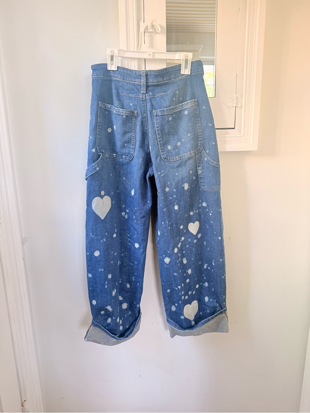 Pilcro Barrel Carpenter Jean with bleached hearts - Picture 3 of 4